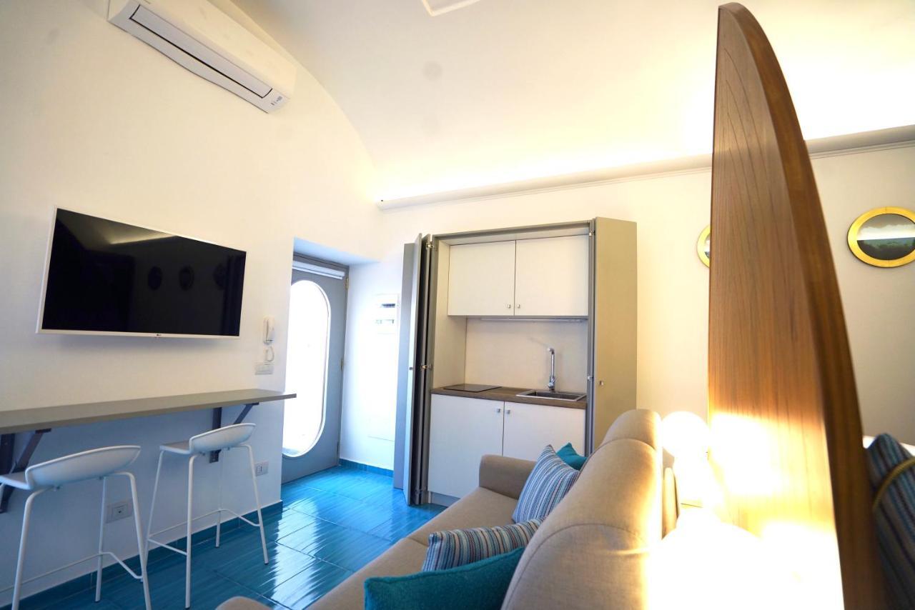 Grotta Verde Luxury Suite By Caprirooms Екстериор снимка